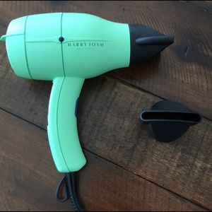 Harry Josh Blowdryer